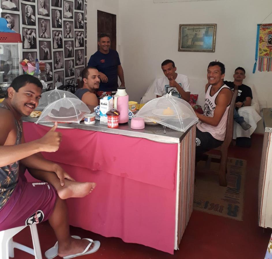 Perto Do Aeroporto De Salvador - Dona Pitanga Hostel Lauro de Freitas Exteriör bild